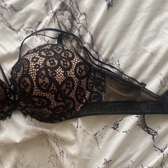 Victoria’s Secret Very Sexy Strappy Laced Bra (34DD) - Picture 2 of 5